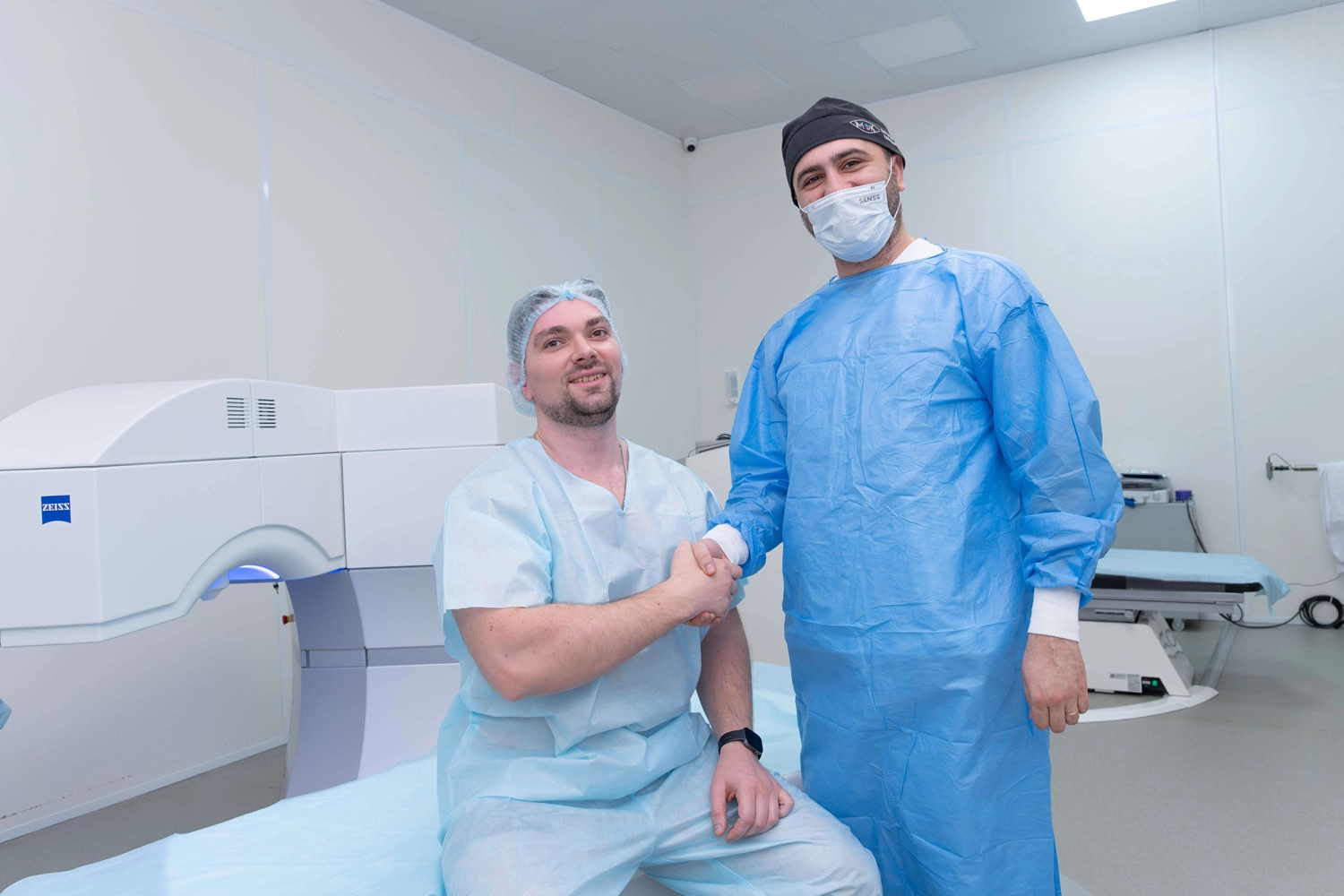 Скидка 15% на лазерную коррекцию ReLEx SMILE, Femto LASIK и Super Femto-Lasik у главного врача клиники!